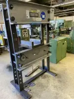 1 presse d'atelier Matra type 4540-00000.125, force de pressage 1000 kN