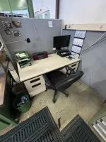 1 psací stůl s otočnou židlí
