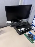 1 PC HP (bez pevného disku) s širokoúhlým TFT monitorem HP