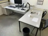 5 psacích stolů