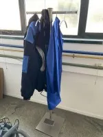 1 věšák na oblečení
