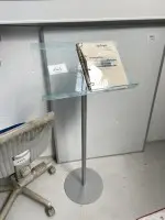 4 informační stojany