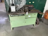 1 workbench with vise