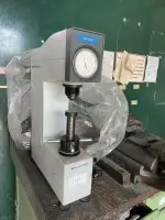 1 duromètre Innovatest 600 Series