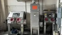 2 installations de sablage avec au total 1 aspiration Strahlboss