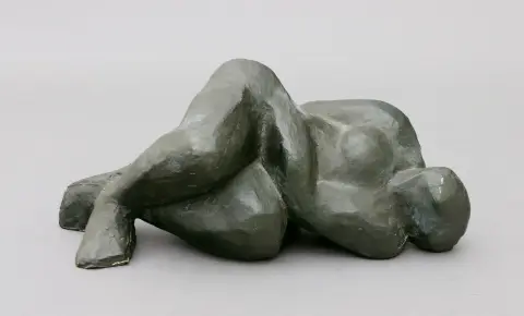 Sculpteur, probablement artiste de RDA Femme allongée