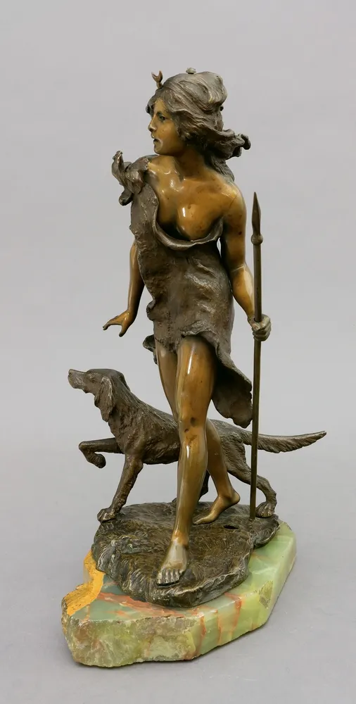 Kowalczewski, Paul Ludwig (1865 Mieltschin - 1910 Berlín) Diana, bohyně lovu, s psem a oštěpem