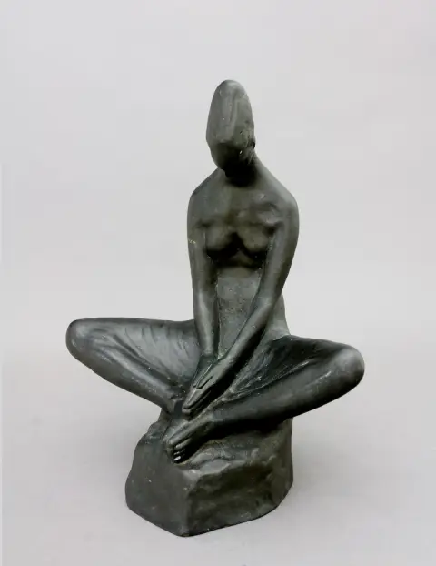 Mestrovic, Ivan (1883 Vropolje, Royaume de Croatie et Slavonie, Autriche-Hongrie - 1962 South Bend, Indiana, USA) Femme assise avec…