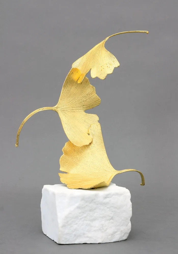 Vollet, Kuno Heribert (1951 Petersaurach, lebt und arbeitet in Kassel) – Gingkoskulptur 3 Blatt