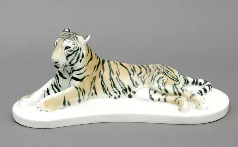 Figurine, Meissen, début 20e s., tigre couché
