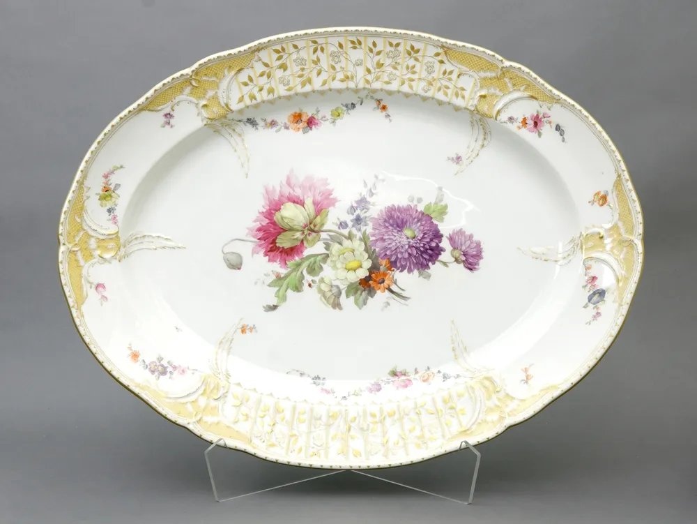 Dienblad, KPM Berlin, 1870 - 1945 Ovaal, licht verdiepte vorm