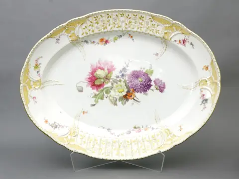 Plateau, KPM Berlin, 1870 - 1945 Ovale, forme légèrement creusée