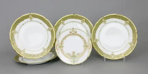 Assiette, KPM Berlin, Jugendstil, début du 20e s., 4 + 1 aile avec feuilles de ginkgo sur fond vert foncé