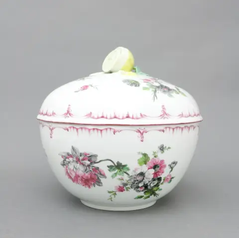 Terrine avec couvercle, KPM Berlin, 1770/80, service "Glatt", décor "Deutsche Blumen"