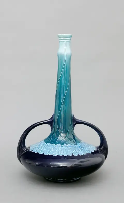 Vase, Villeroy & Boch, Art nouveau, début 20e s. Avec deux anses latérales