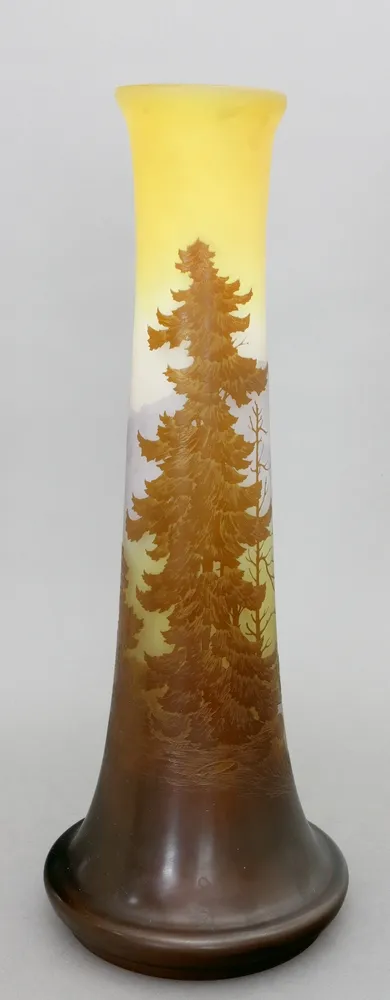 Vase, Emile Gallé, Nancy, France, vers 1905 Base ronde profilée, corps conique, ouverture évasée