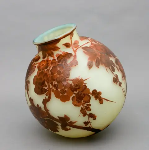 Vase, Emile Gallé, Nancy, France, vers 1900, forme sphérique