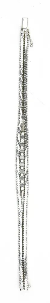 Armband, 750 WG. mit 9 Brillanten L 18,5 g. Bruttogewicht 25,30 g.