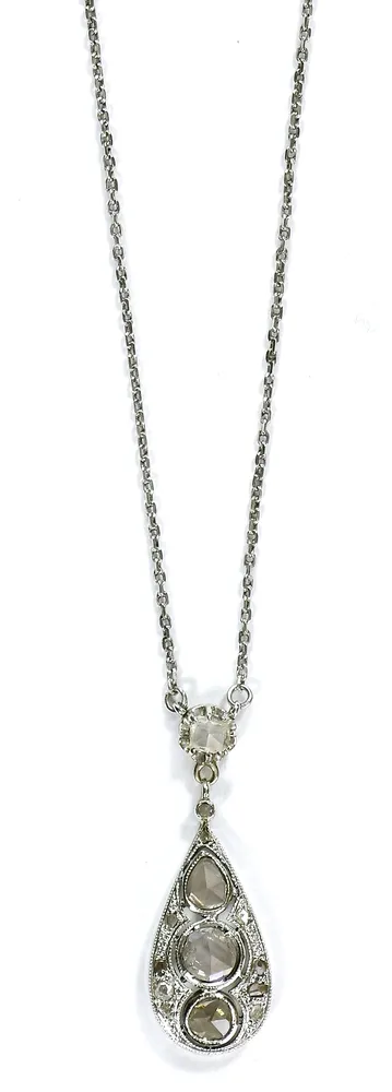 Necklace, 750 white gold with drop-shaped pendant with three triangular-cut diamonds totalling approx. 1.00 ct. L: 2 x 25 cm. Chain probably platinum.