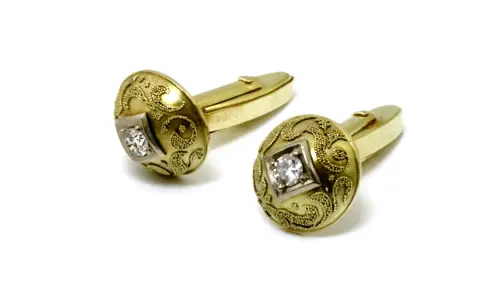 Boutons de manchette, monture or jaune 585, paire forme demi-sphère avec diamants taille brillant d'env. 0,10 ct. Poids brut env. 9,1 g.