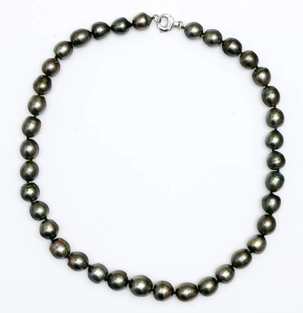 Perlenkette, Tahiti, Zuchtperlen-Collier 37 Zuchtperlen in Grau mit Durchmesser je ca. 10 - 12,2 mm. Länge ca. 46 cm. Juwelenpass und…