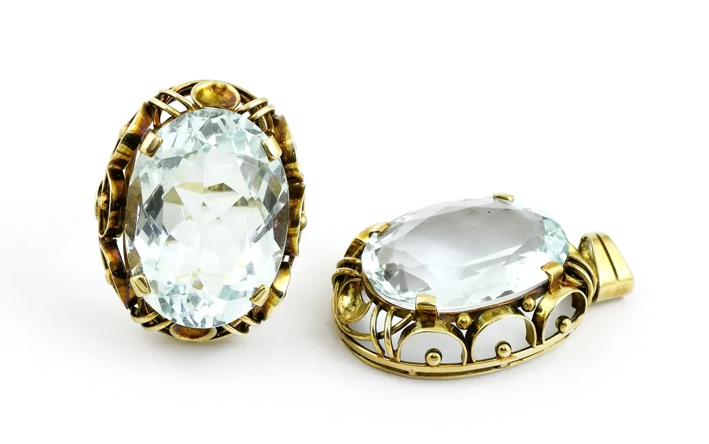 Ring and pendant with aquamarine, 585 yellow gold. Ring size 53, 1 x approx. 20.8 x 15.8 mm and 20.8 x 16.7 mm. Total gross weight 14.45 g.