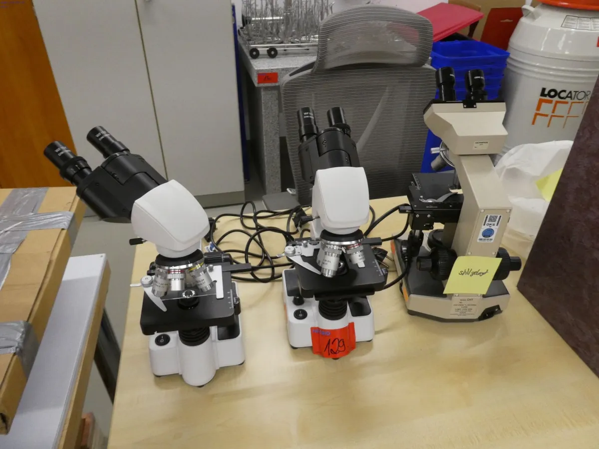 2 transmitted light microscopes Bresser Researcher Bino