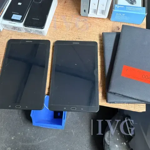 Tablets SAMSUNG SM-T561