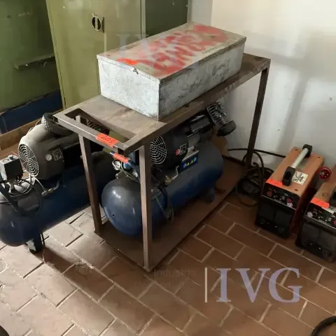 Mobilny stół stalowy