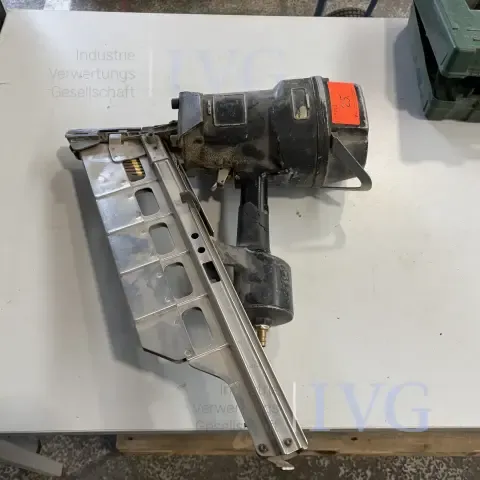 Pneumatic nailer