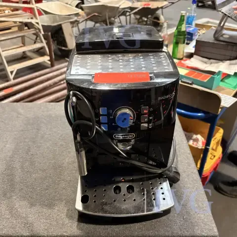 Kaffeevollautomat DELONGHI Magnifica S
