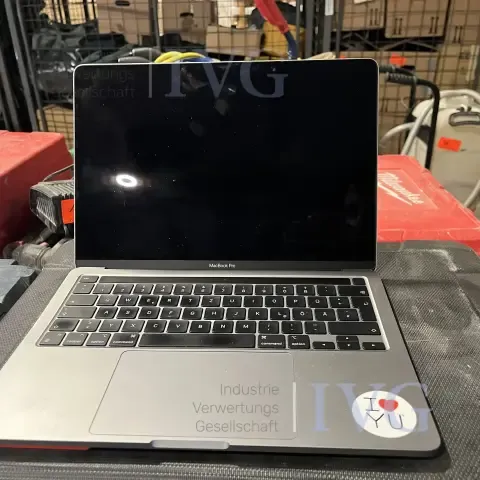 Ordinateur portable APPLE MacBook Pro A2338