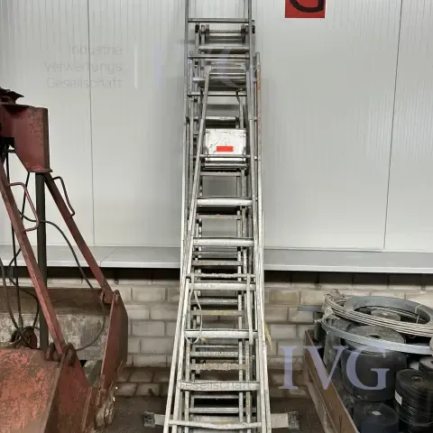 1 lot d'échelles en aluminium ZARGES