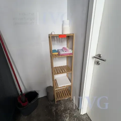 Dřevěná police