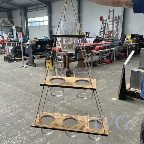 Holzaufhängung für Vasen