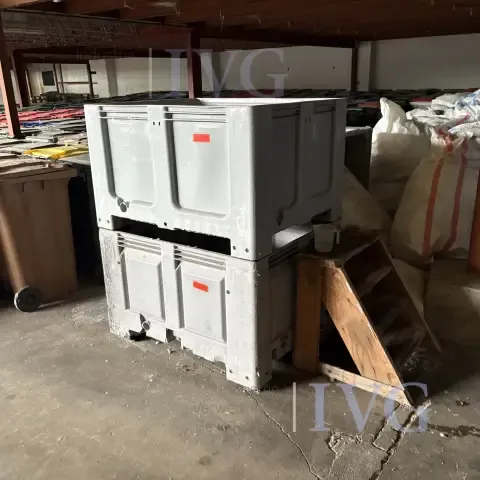 Plastic dozen