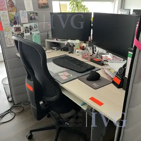 Elektrisch in hoogte verstelbare bureaus