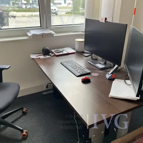 Elektricky výškově nastavitelný stůl