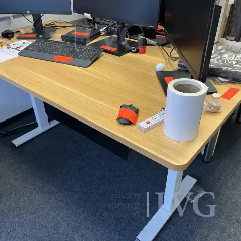 Bureau à hauteur réglable électrique