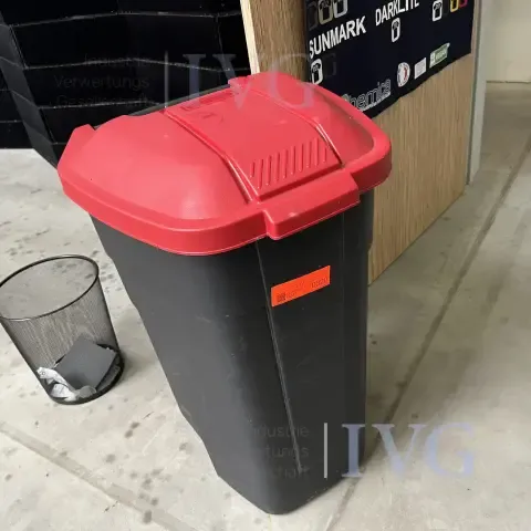 Poubelle en plastique