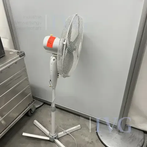 Ventilateur sur pied