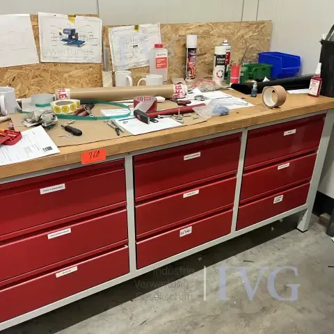 Pracovní stůl