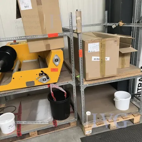Steel boltless shelving