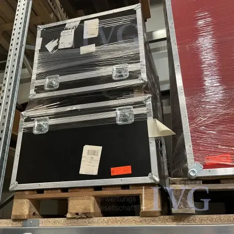 Palette mit 4 Transportcases (braun)