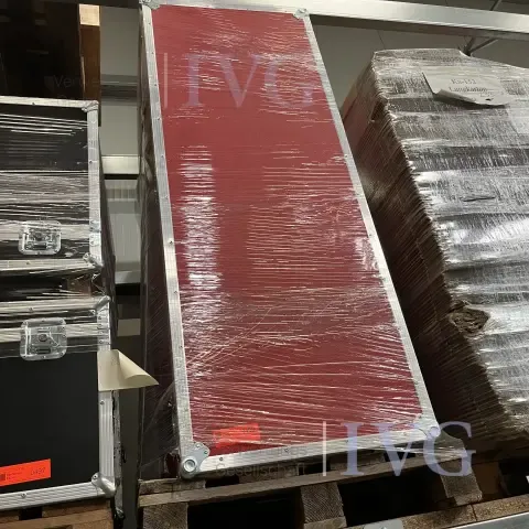 Pallet with 2 transport cases (red)