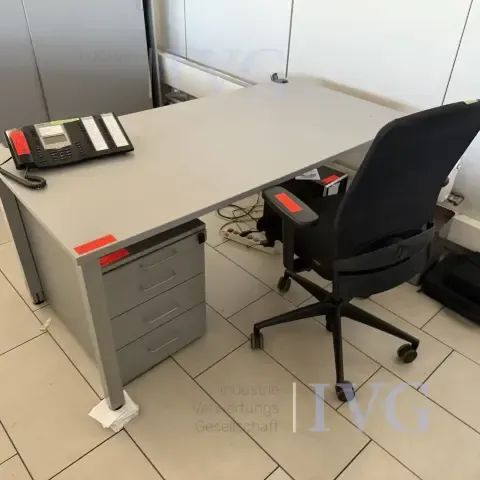 Bureau (grijs) MBT