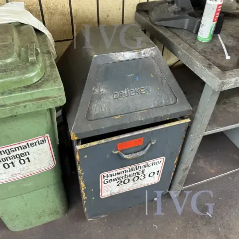 Corbeille à déchets