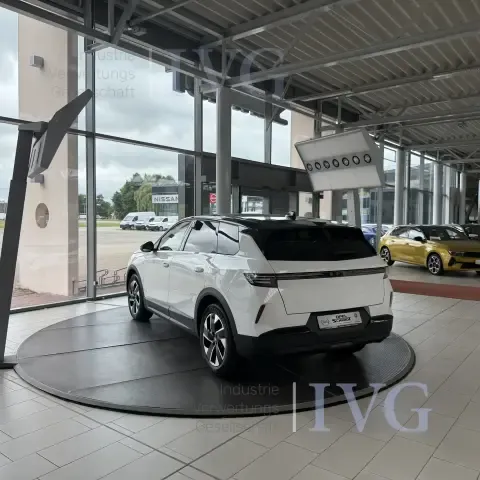 Plateau tournant de présentation de véhicule