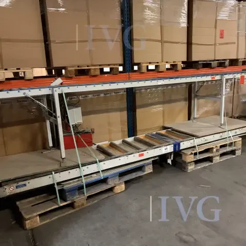 Assembly roller conveyor with lift table
