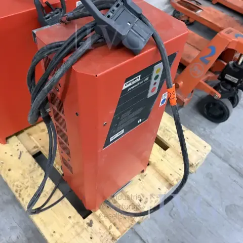 Nabíječka baterií GRUMA powertron HE RAL2002